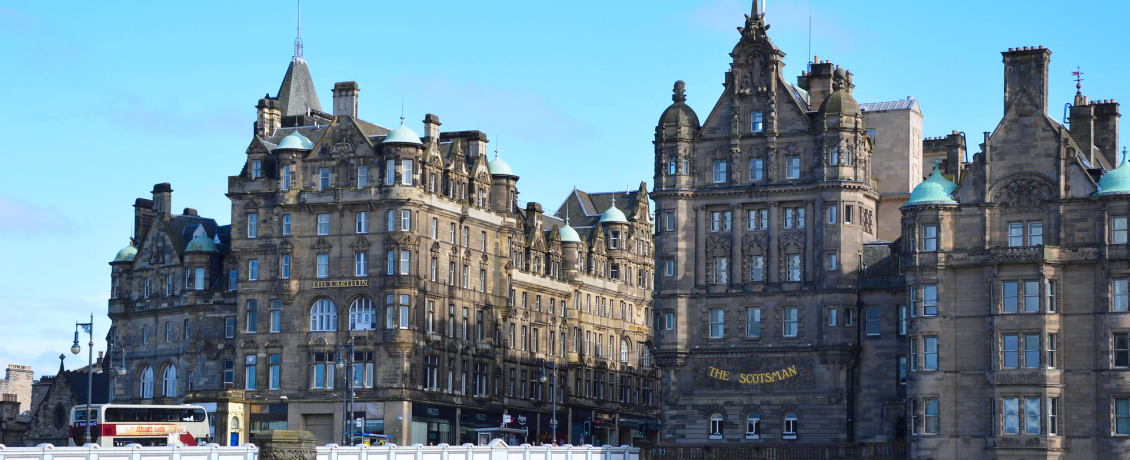 Edinburgh Historic Center ©Peggychoucair / Pixabay