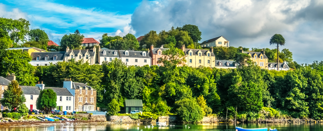 The vibrant town of Portree on the Isle of Skye ©Luis / Pixabay 