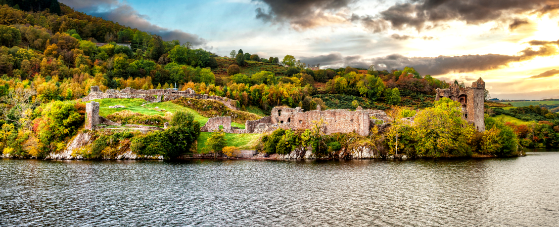 Urquhart Castle and the enigmatic Loch Ness, Edinburgh Historic Center ©Joan Vadell / Pixabay